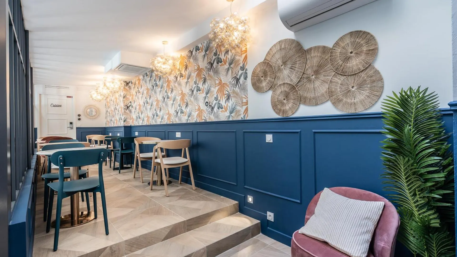 District Nation Hotel Paris